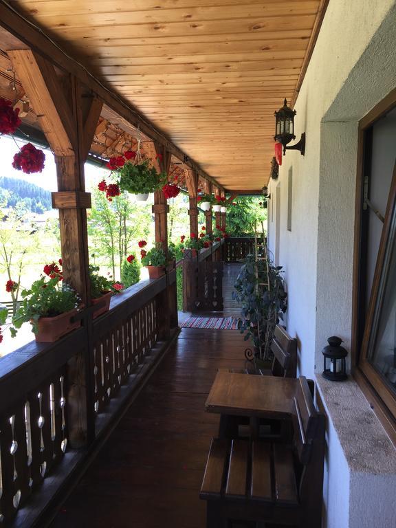 Conacul Domnitei Hotel Voroneț Exterior foto