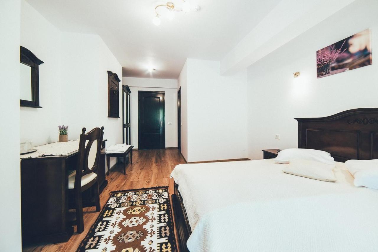 Conacul Domnitei Hotel Voroneț Exterior foto