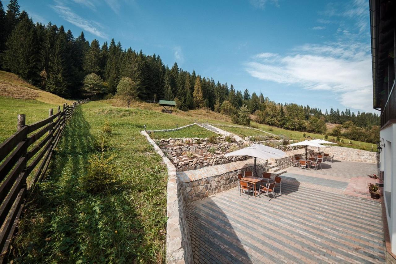 Conacul Domnitei Hotel Voroneț Exterior foto